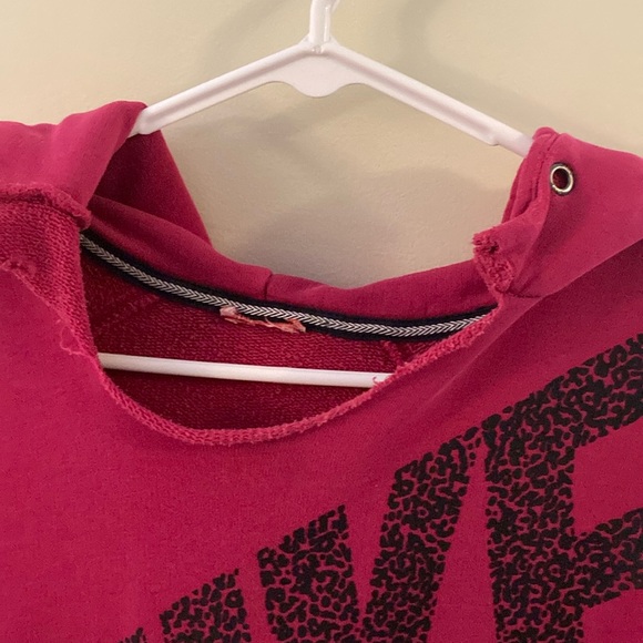 5 for $25 💸💸💸💸💸 
Dark Pink Nike hooded sweatshirt with Black Nike Logo. - Picture 3 of 4